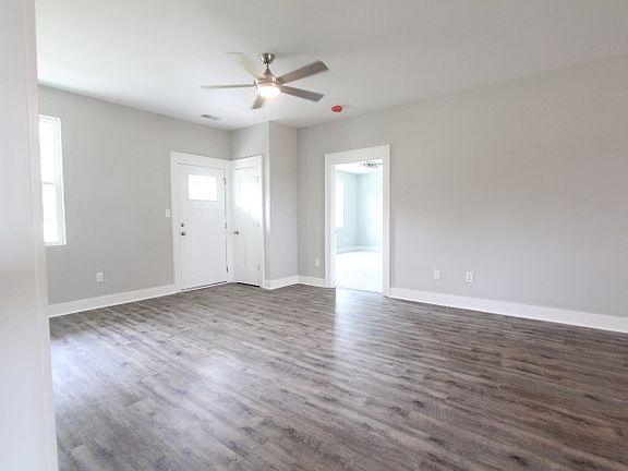 3rd image of 802 E Laurel Ave