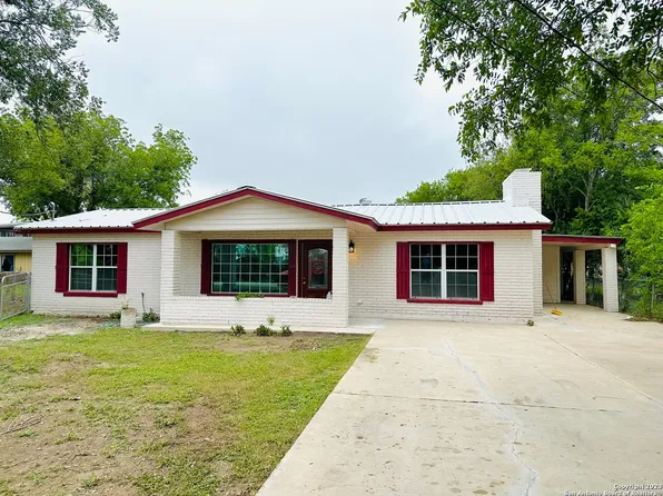 1323 Ft Clark Rd, Uvalde, TX 78801