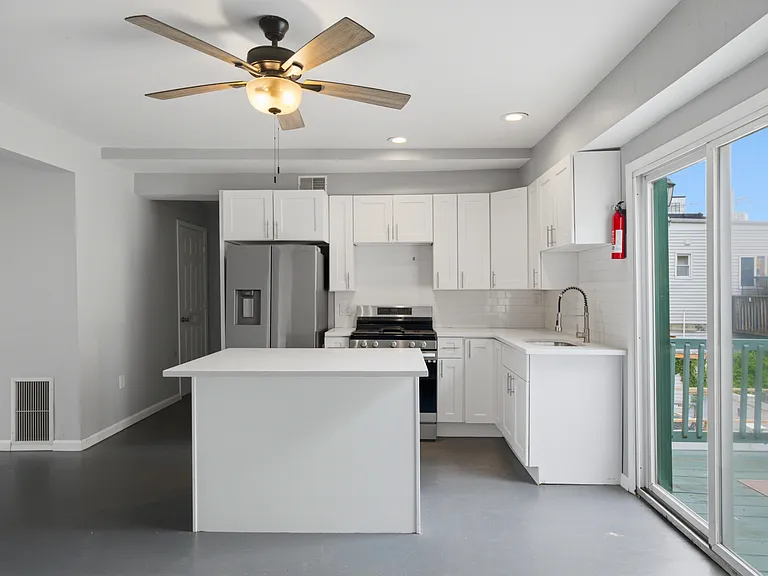 71 E 22nd St #2 — Photo 5