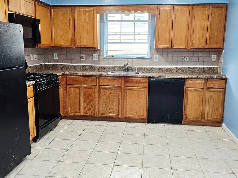 631 Hunterdon St #2 — Photo 5