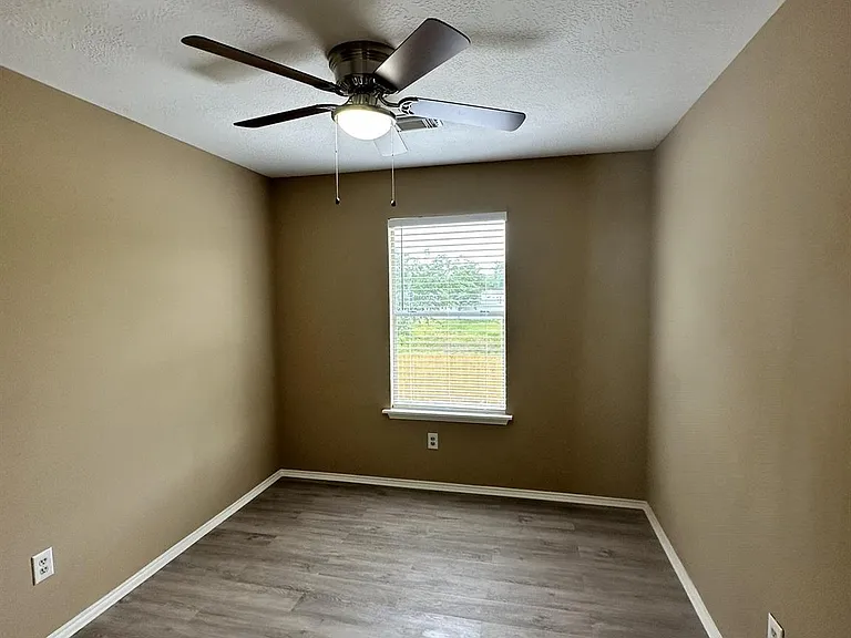 6910 Bayou Crest Dr — Photo 15