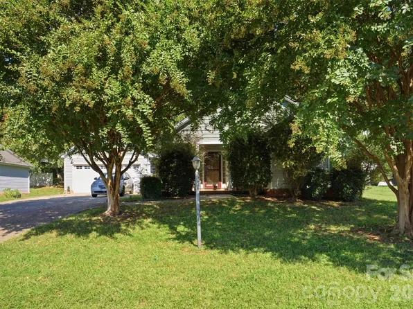 160 Tarrington Dr, Statesville, NC 28625