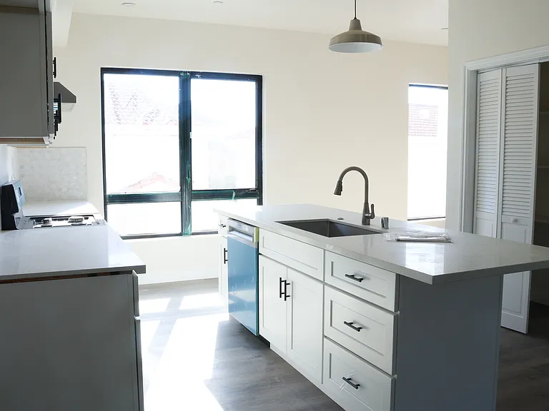 546 N Lark Ellen Ave #4 — Photo 8