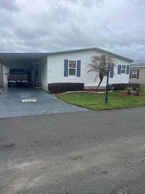 1st image of 134 Hampton Dr E