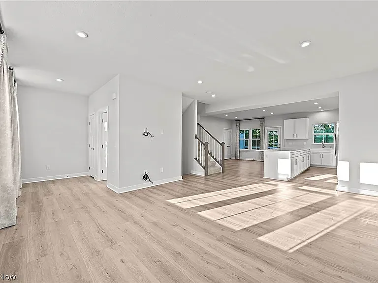 3 bed, 2232 sqft, $3,000 — Photo 1