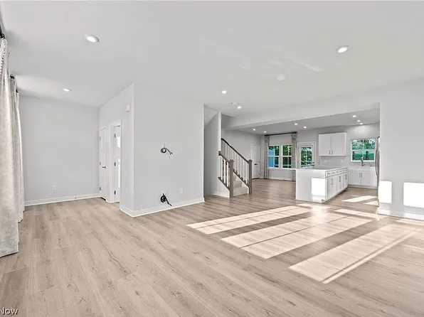 1377 Chateau Pl, Avon, OH 44011