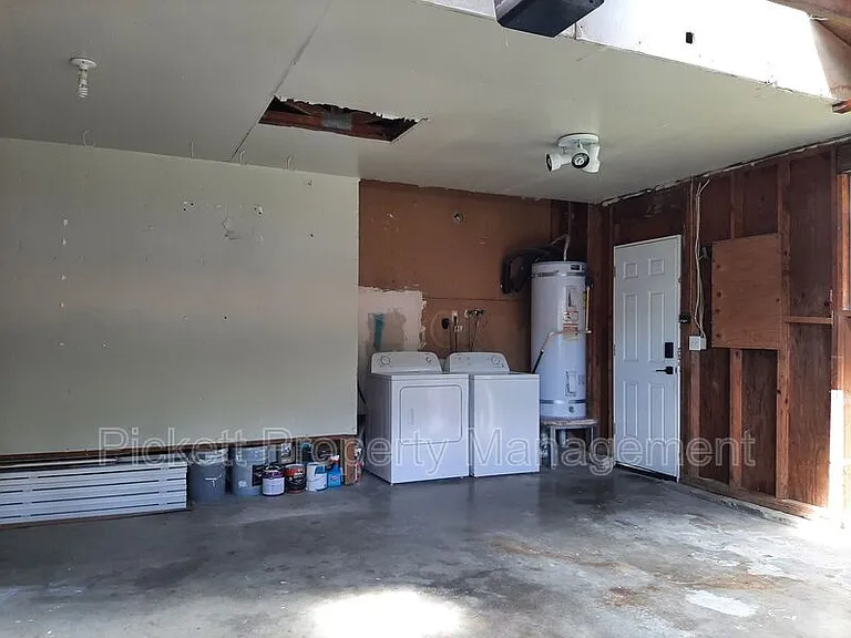212 NE Torval Canyon Rd — Photo 16