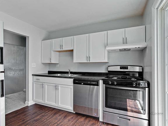 3rd image of 627 E Clarendon Dr