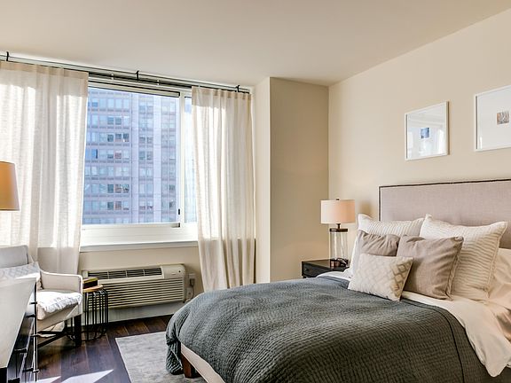 5th image of 160 Morgan St APT 2503