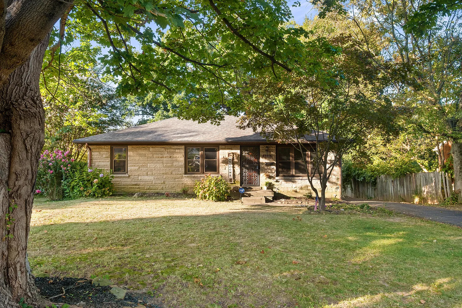 4646 Settle Blvd photo 1