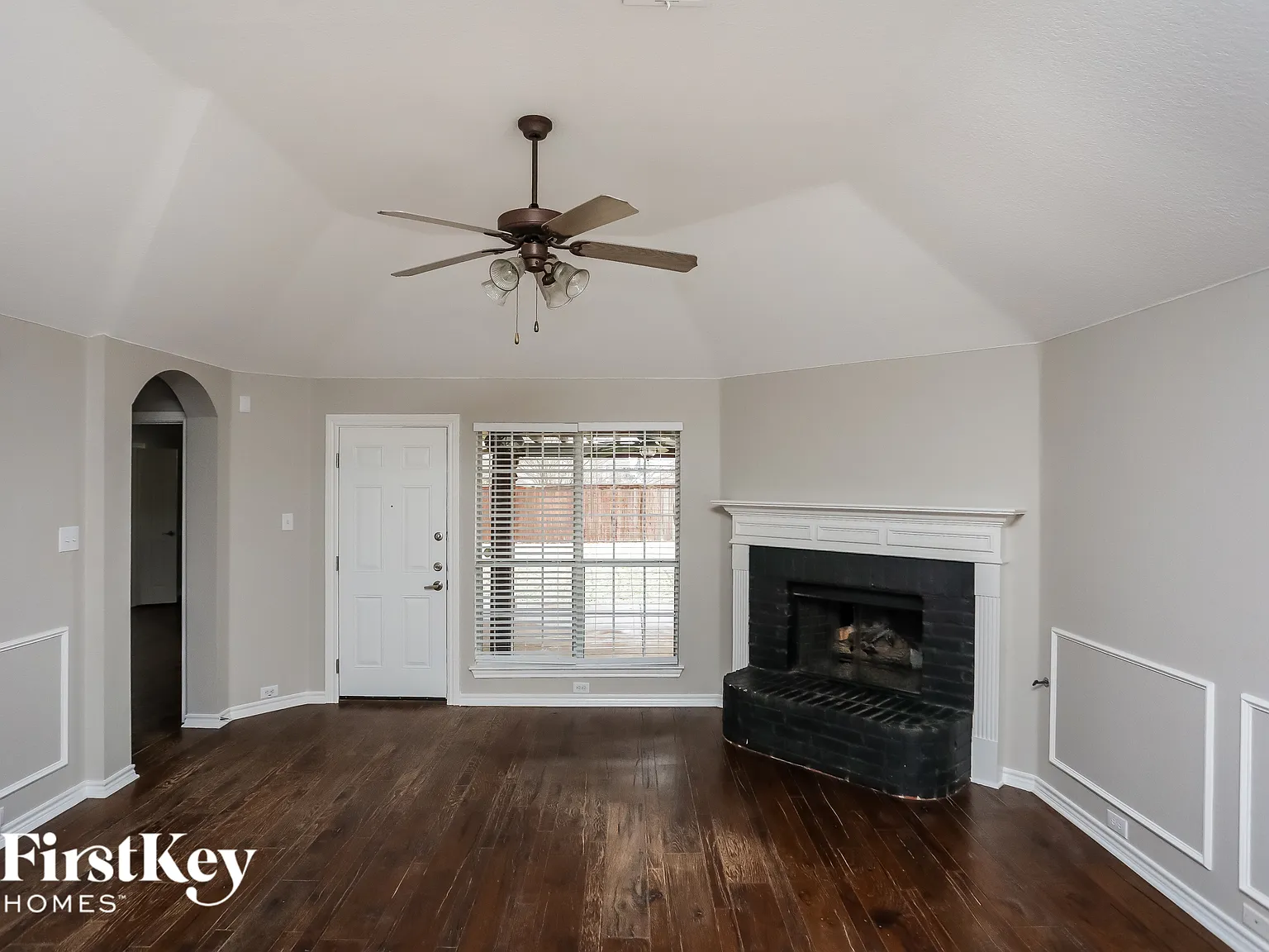 3 bed, 2.0 bath, 1664 sqft, $2,215 — Photo 2