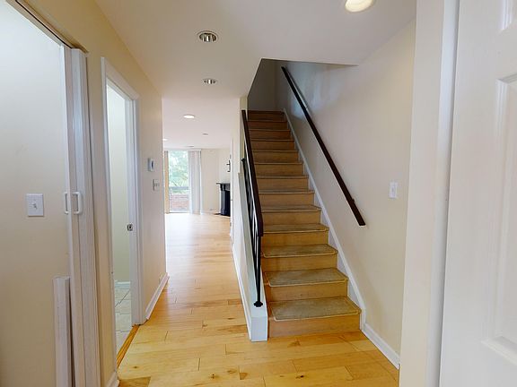 2nd image of 1631 S Hayes St APT B