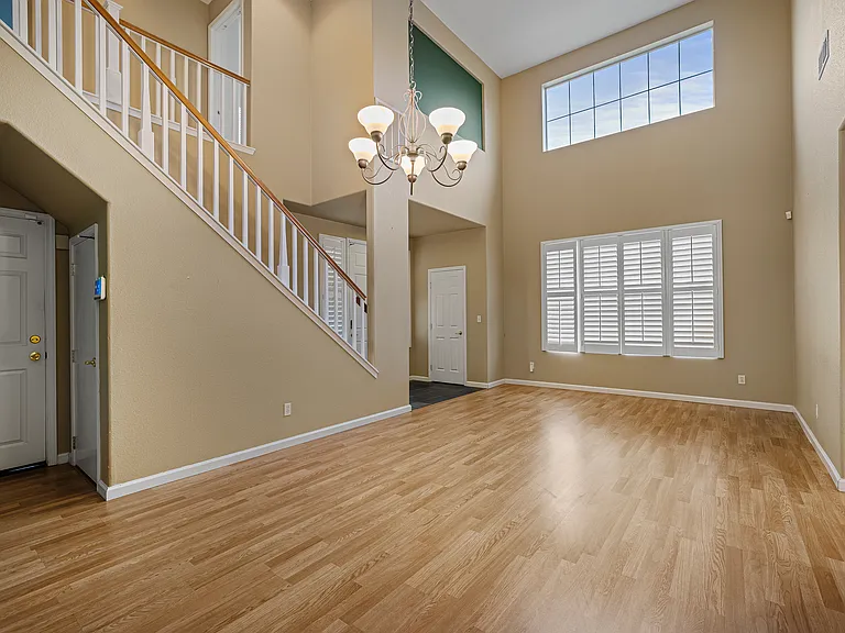729 Copperfield Ct — Photo 6