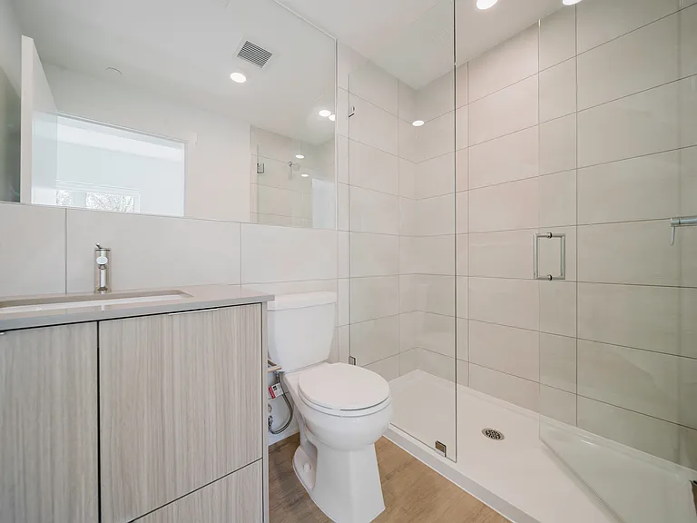 5828 Granville St — Photo 47