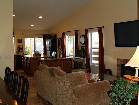 3rd image of 3526 Birchleaf Dr