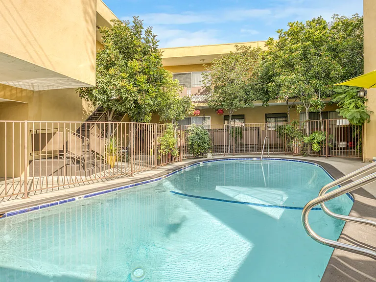 14641 Magnolia Blvd #5 — Photo 12