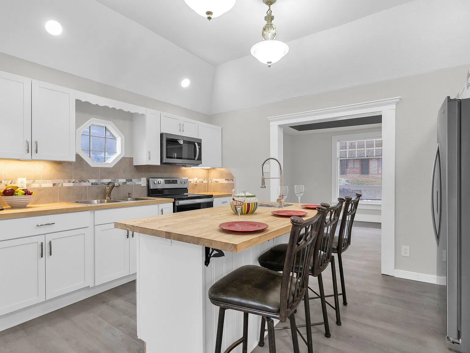 1407 Felix Street - 1 — Photo 4