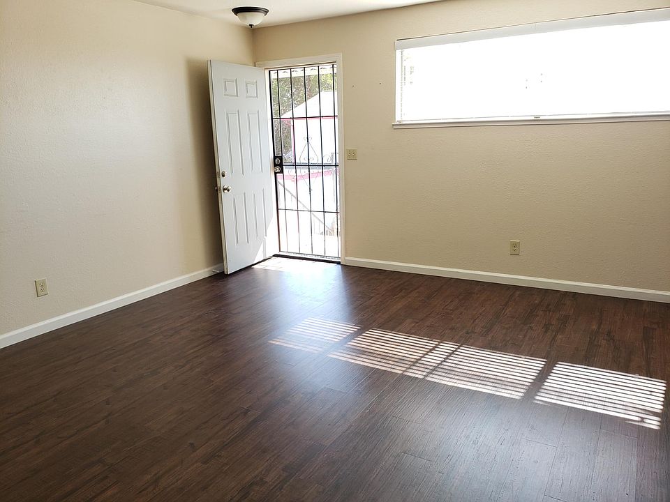 1st image of 725 Pope Dr #D