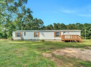 91 Halloween Dr, Laurens, SC 29360