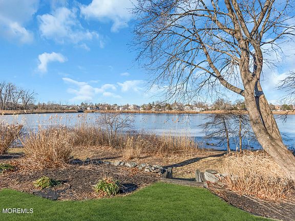 5th image of 615 Beacon Boulevard