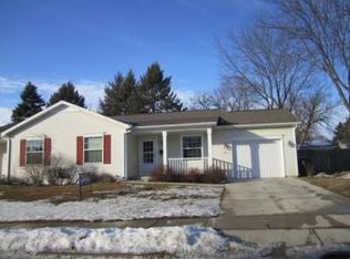 966 Pine St, Sun Prairie, WI 53590