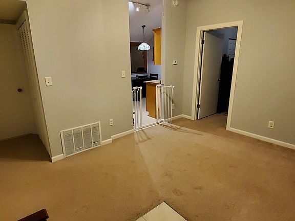 2nd image of 2423 Garden St