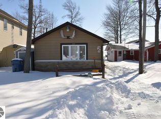 651 Long Point Dr, Houghton Lake, MI 48629