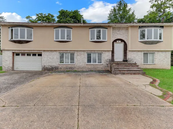 41 Fremont Street, Lindenhurst, NY 11757