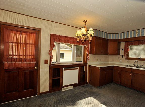 4th image of 48 Wolcott Dr