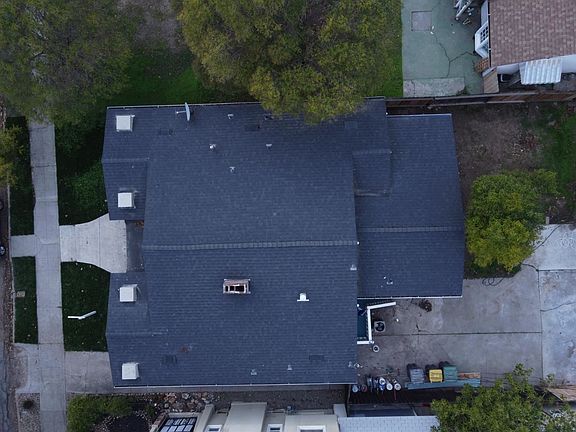 5th image of 1015 W Willow St