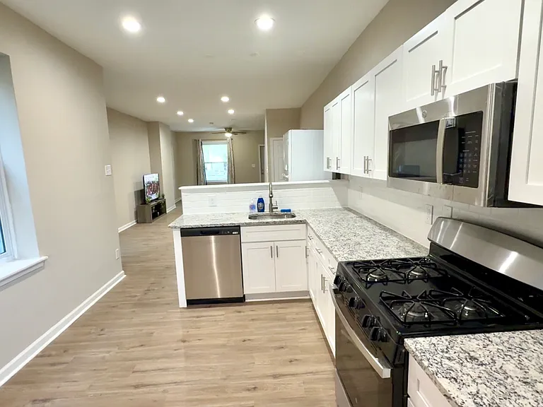 5110 Parrish St — Photo 4