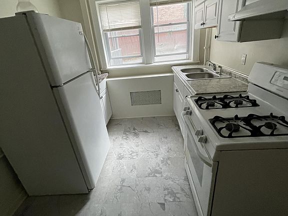 4th image of 40 Parkwood St #1A