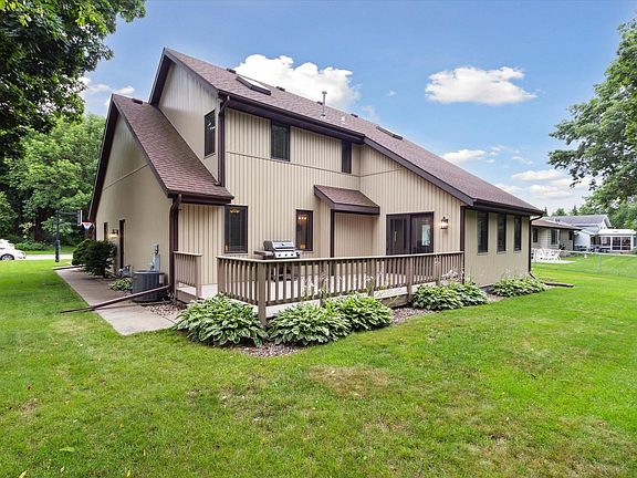 3rd image of 3733 Buckingham Dr