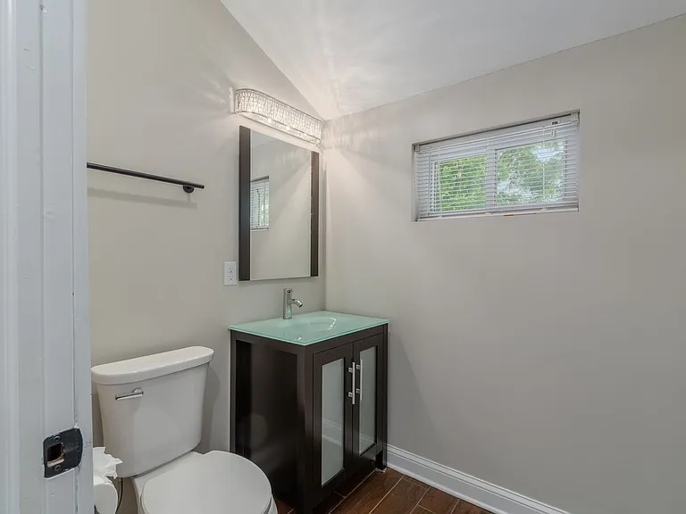 556 Siebert St — Photo 11