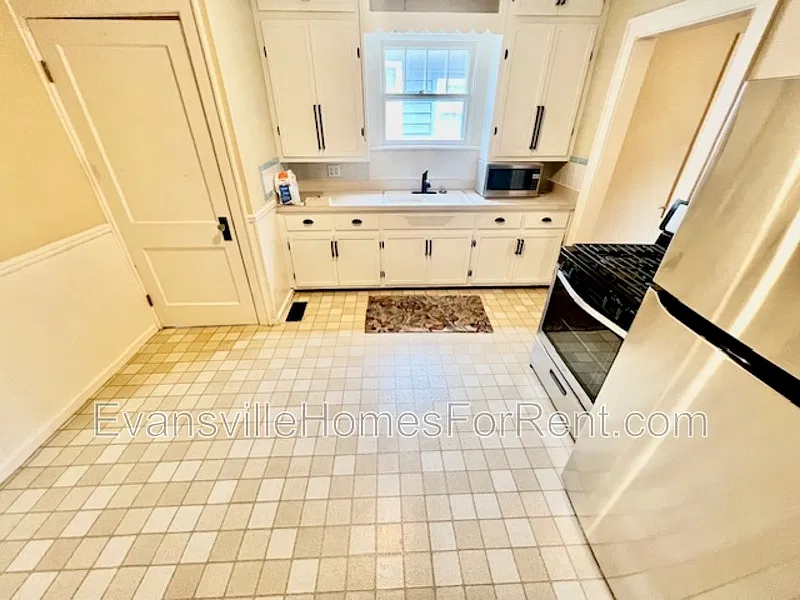 3 bed, 1.0 bath, $1,325 — Photo 4
