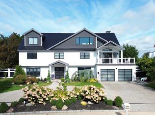 48 Shore Dr S, Copiague, NY 11726