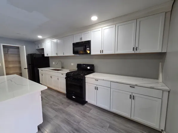 950 Jefferson Ave, Elgin, IL 60120