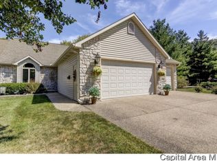 110 Country Pl, Springfield, IL 62703
