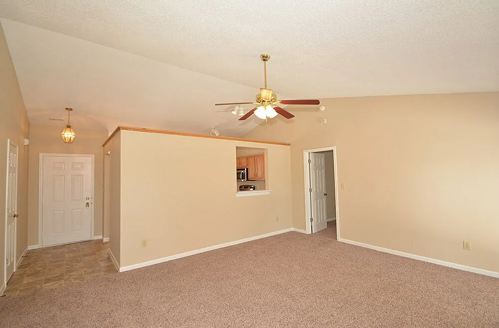3 bed, 2.0 bath, 1212 sqft, $1,775 — Photo 2