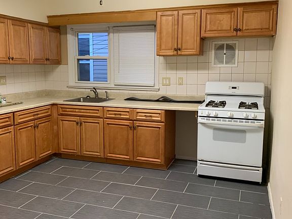 3rd image of 559 Norwood St APT 2