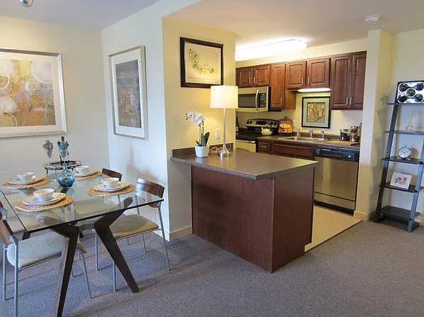 Rowe Apartments — Photo 5