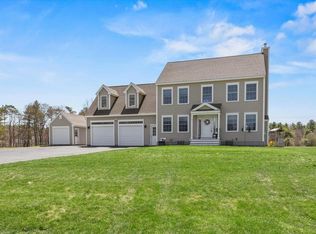 17 Shiers Meadow Dr, Gorham, ME 04038