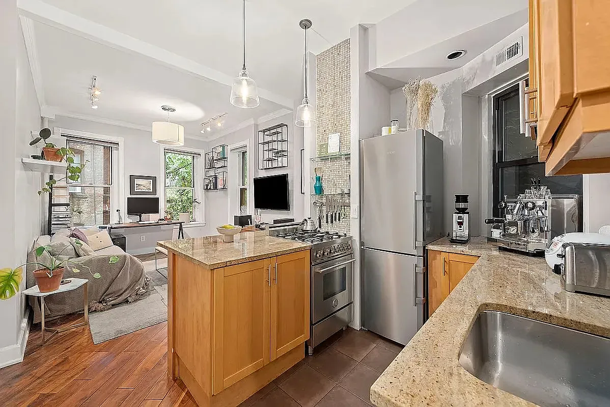 131 Thompson Street — Photo 4
