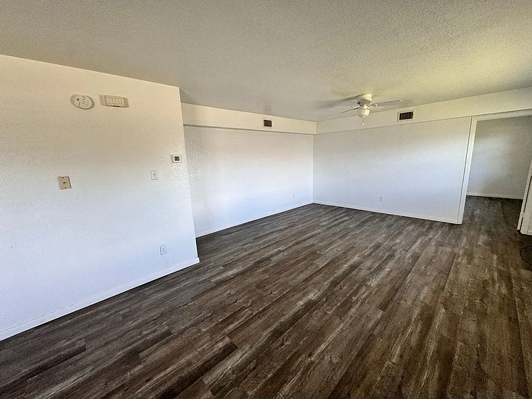 1808 Springlake W — Photo 12
