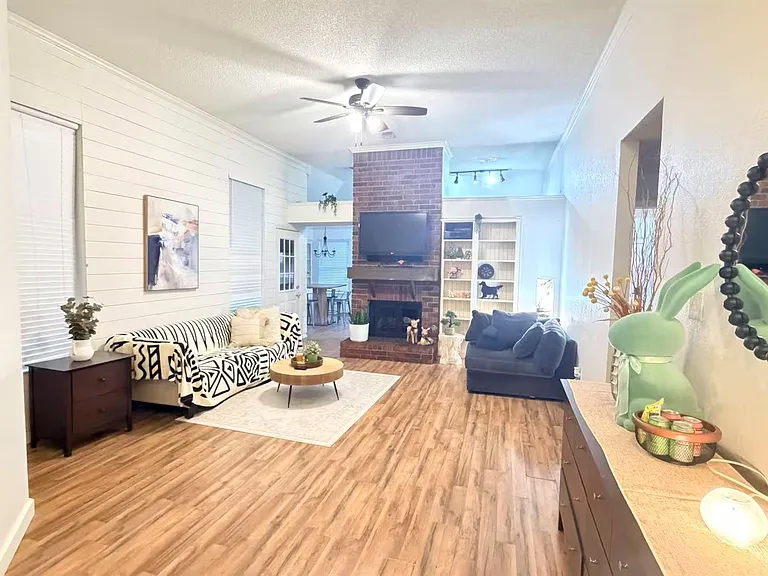 1121 Holly Dr — Photo 6