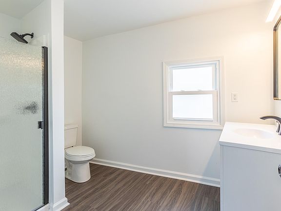 3rd image of 807 Eureka St Floor 2