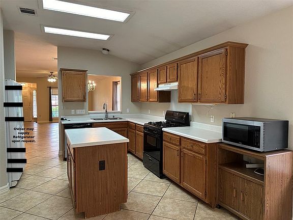4th image of 706 Luke Ln