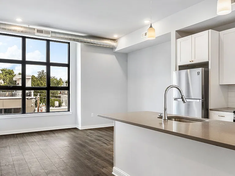 The Bentley Apartments — Photo 7