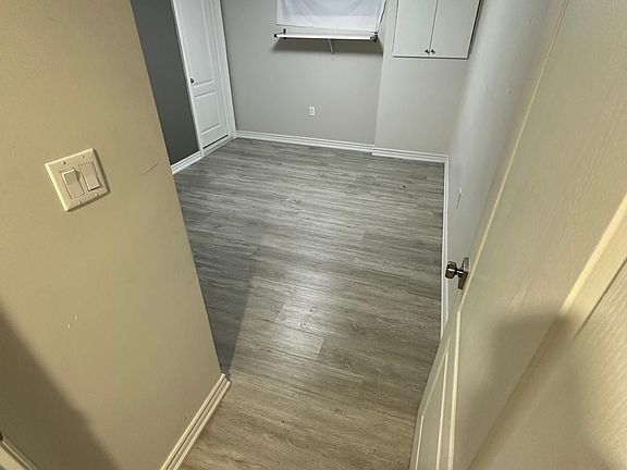 5th image of 33 Oldborough Cir #Basement