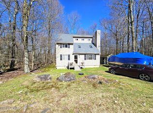 1050 Emerald Ave, Gouldsboro, PA 18424